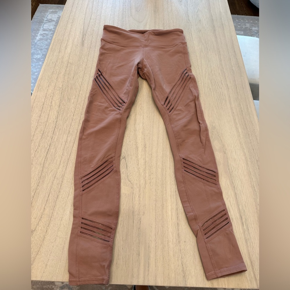 ALO YOGA leggings blush mauve color size small